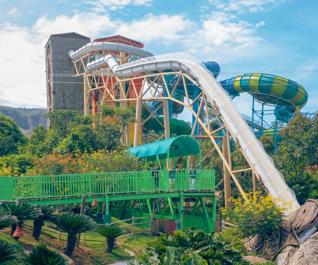 Hot Park no Rio Quente com praia de água termal