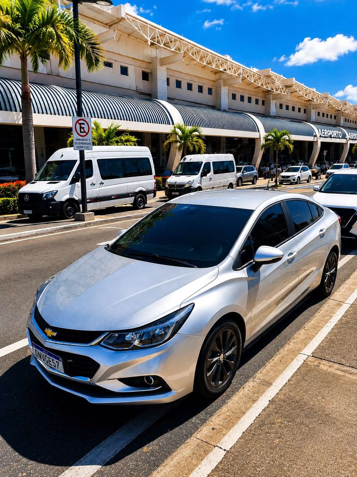 Bagageiro da van de transfer com espaço para malas